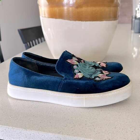 Dirty Laundry Slip Ons Loafers Blue Velvety Floral 9/40 Artsy Colorful Fun - Picture 11 of 13
